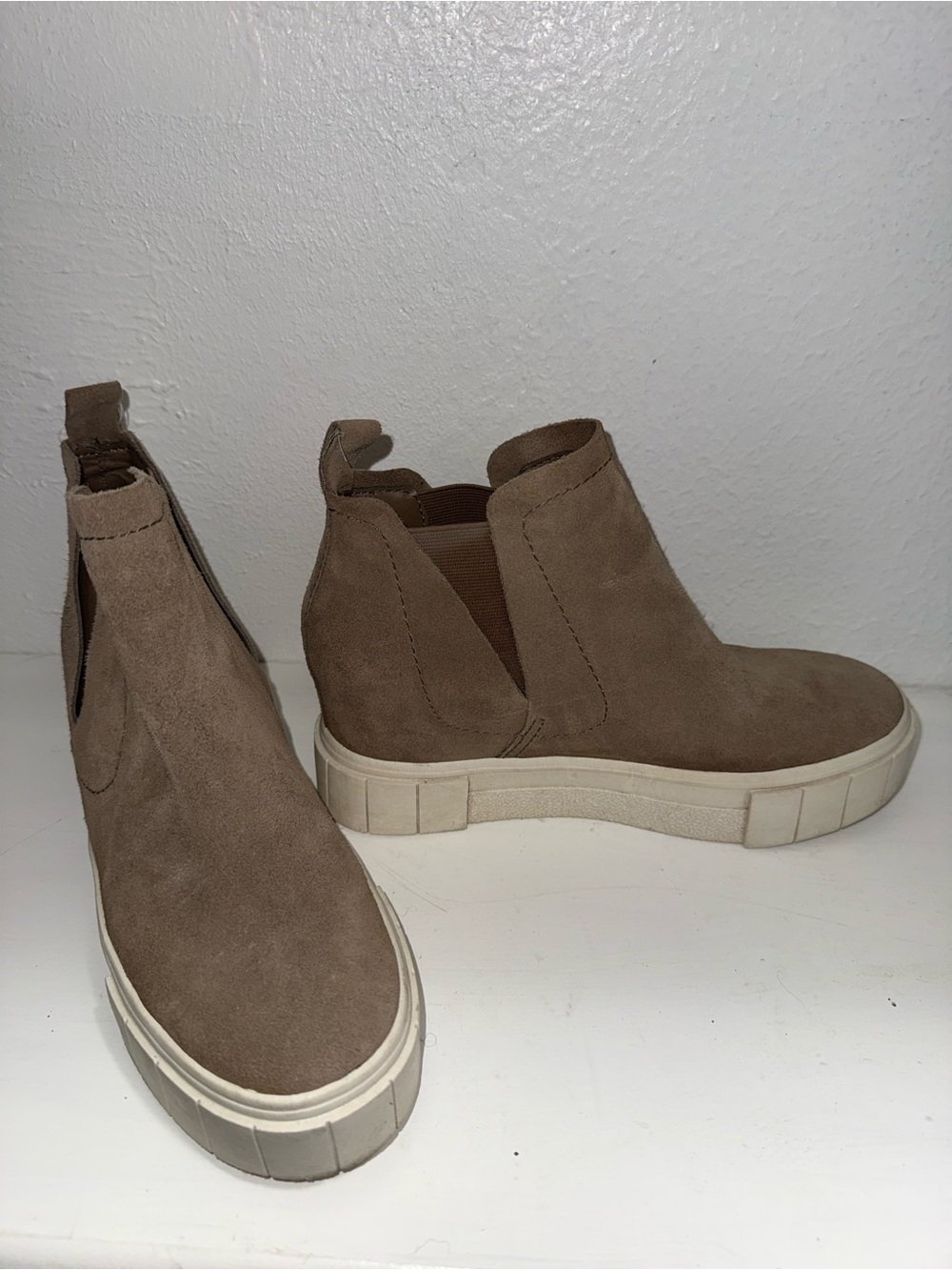 Women’s Suede Chelsea Platform Boots in Taupe